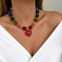 Colar choker boho de contas de resina colorida com pingente de coração - foto 10