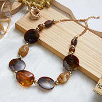 Colar choker boho de contas de resina colorida com pingente de coração - foto 9