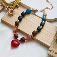 Colar choker boho de contas de resina colorida com pingente de coração - foto 7
