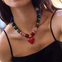 Colar choker boho de contas de resina colorida com pingente de coração - foto 8